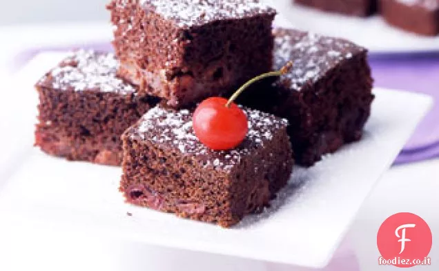 Quadrati di torta di ciliegie al cioccolato