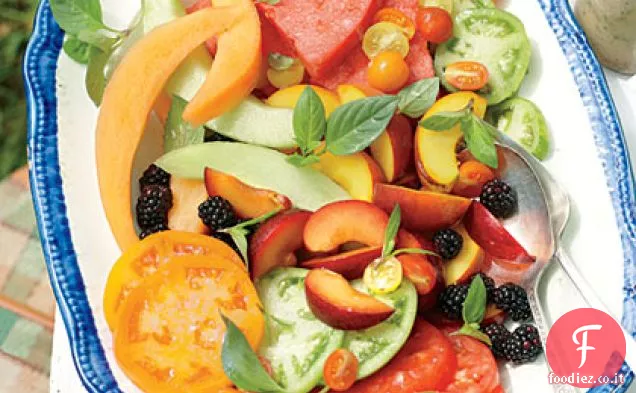 Insalata di pomodoro e frutta