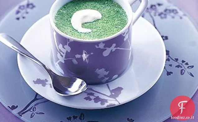 Zuppa cremosa di basilico, piselli e lattuga