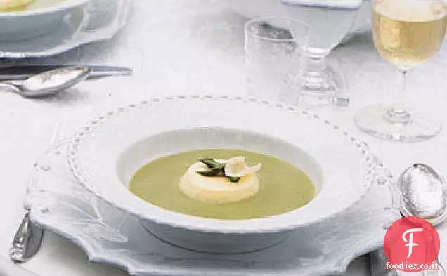 Zuppa di asparagi con crema di parmigiano