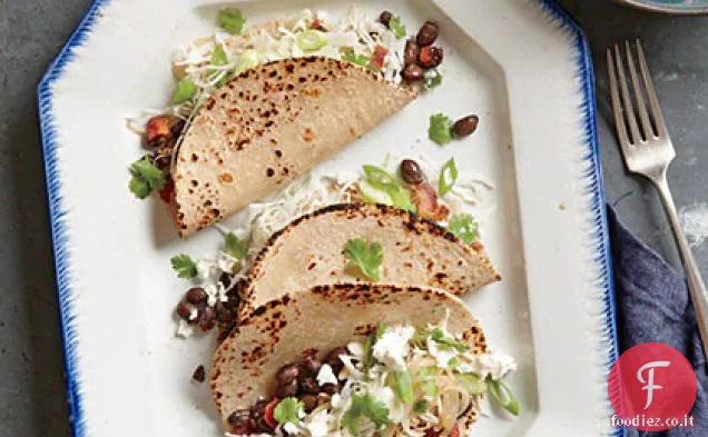 Tacos di fagioli neri con Feta Slaw