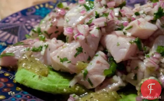 Ceviche di coda gialla con salsa di Avocado e tomatillo