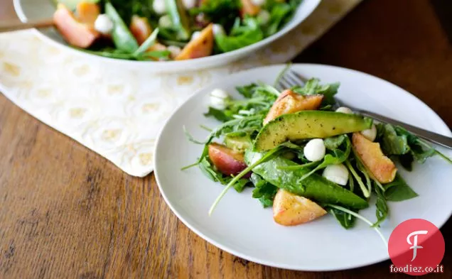 Insalata di pesche e avocado alla griglia