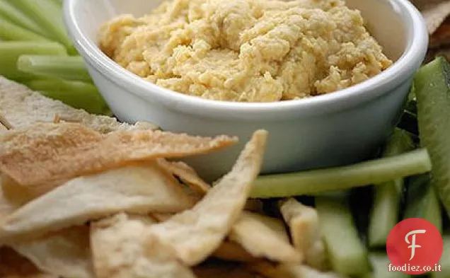 Hummus fatto in casa con patatine pitta