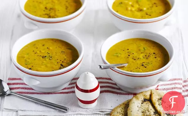 Zuppa di zucca arrosto indiana con naan seminato