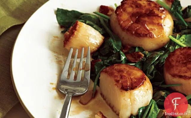 Capesante scottate in padella con pancetta e spinaci