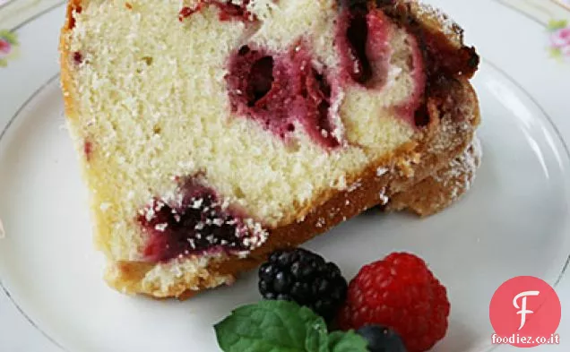 Pieno di frutti di bosco Torta Bundt