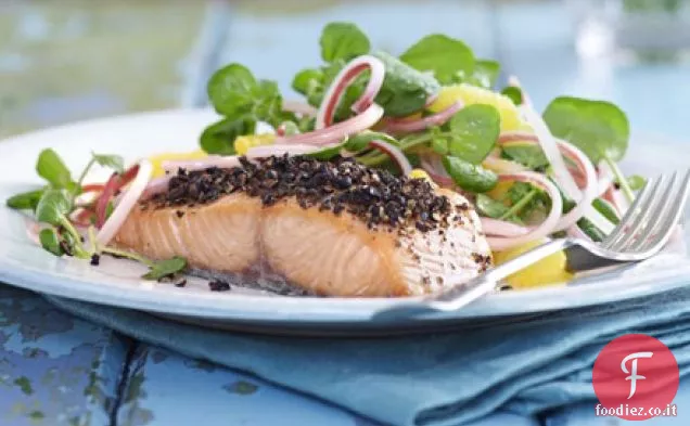 Salmone leggermente affumicato con insalata di arancia e rabarbaro