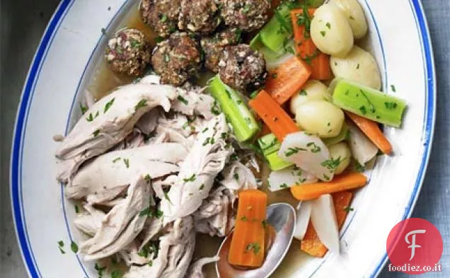 Poule au pot con ripieno di palline e crema di aglio