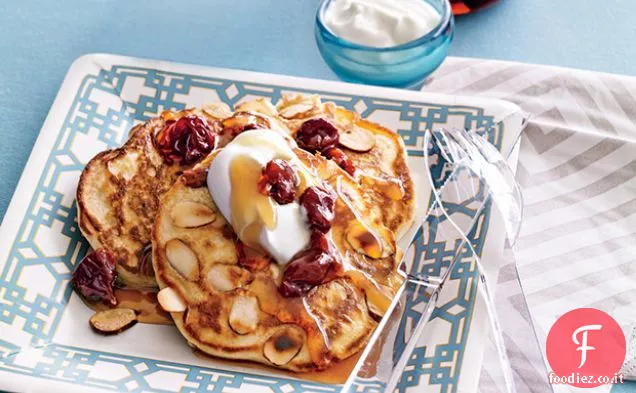 Frittelle di mandorle con sciroppo di amarena