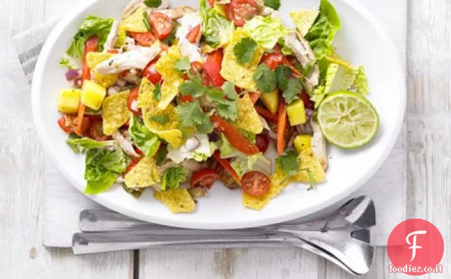 Insalata piccante di pollo, mango e jalapeño