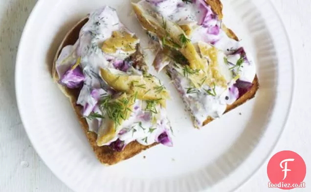 Sgombro affumicato e barbabietola topper toast