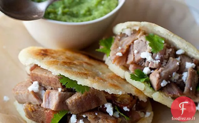 Arepas pieno di Carnitas e Guasacaca