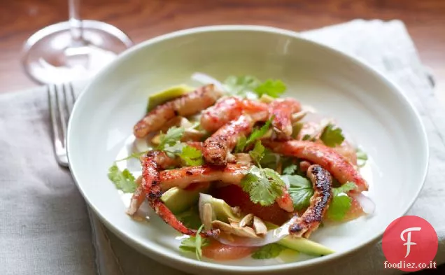 Insalata di granchio reale con pompelmo e avocado