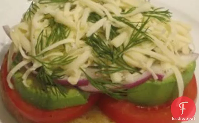 Panino con avocado Pomodoro soia formaggio e aneto