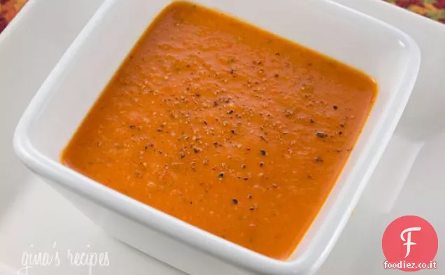 Zuppa di peperoni rossi arrostiti