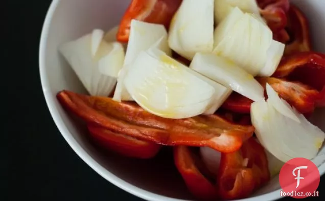 Zuppa di peperoni rossi arrostiti e pomodoro