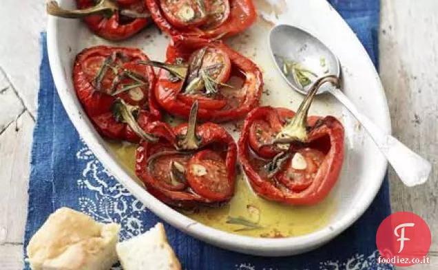 Peperoni arrostiti con pomodori e acciughe