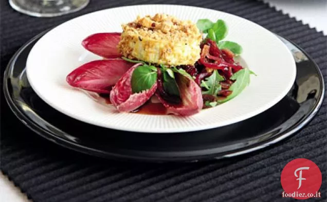 Formaggio di capra al forno con crosta di nocciole e cipolle balsamiche