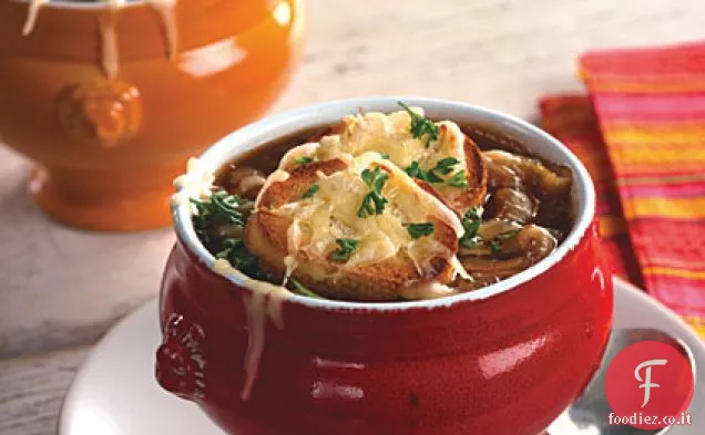 Classica zuppa di cipolle francese