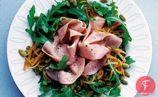 Insalata di rucola, carote e prosciutto
