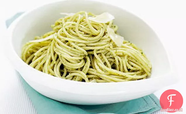 Spaghetti al pesto e parmigiano