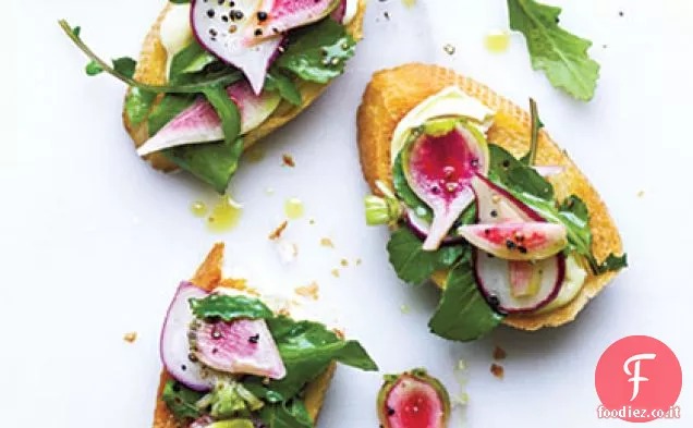 Crostini di Ravanello e Rucola con Brie