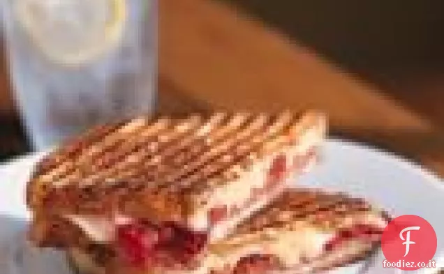 Salumi, Fontina e Panini al Peperone Arrosto