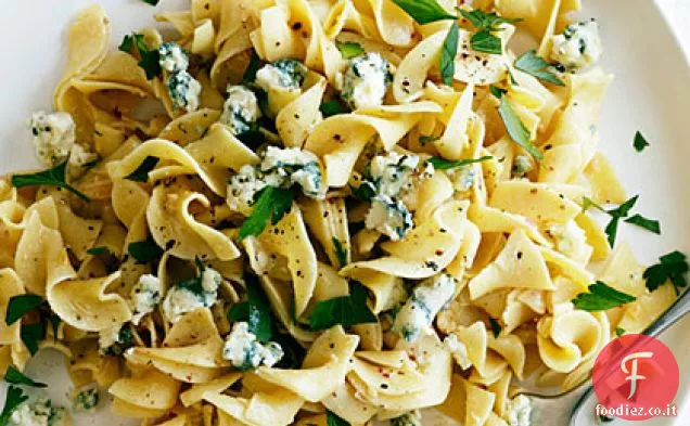 Formaggio blu, senape e tagliatelle alla birra