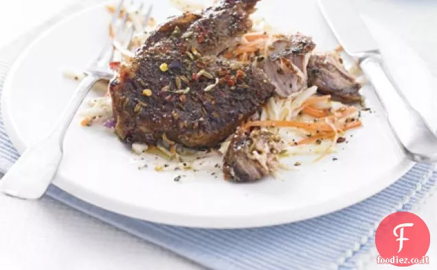 Costolette di maiale in crosta di finocchio con slaw di sedano rapa invernale