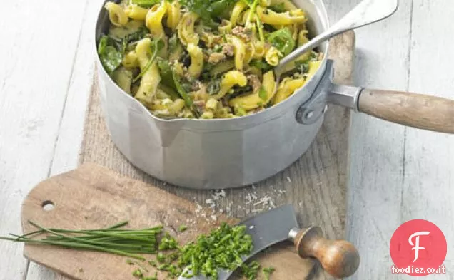 Pasta al pesto ed erbe fresche