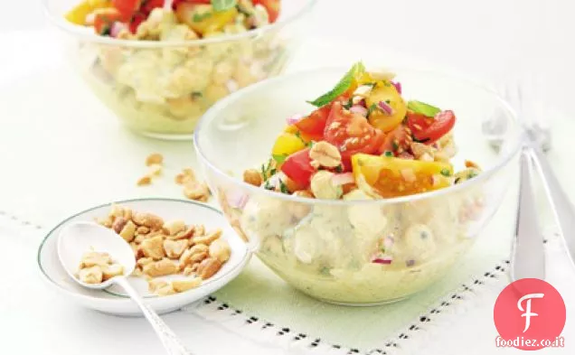 Insalata di pollo e ceci con salsa di yogurt al curry