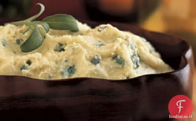 Purè di patate cremoso con formaggio di capra e salvia fresca