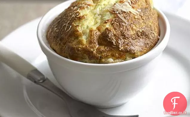 Soufflé di formaggio di capra, cipollotto e prezzemolo