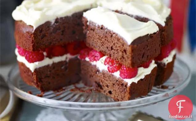 Torta di velluto rosso lampone