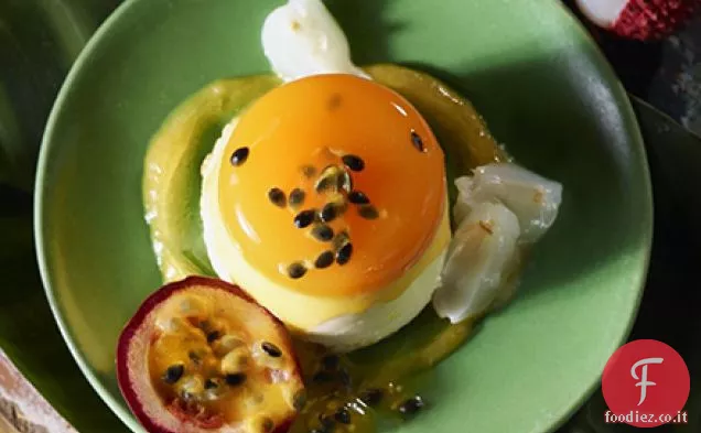 Panna cottas al litchi e frutti della passione