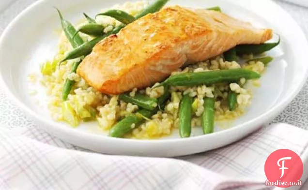 Salmone glassato con fagiolini e insalata bulgur