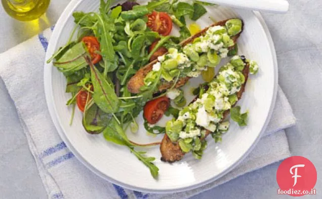 Pane tostato di fave e formaggio feta