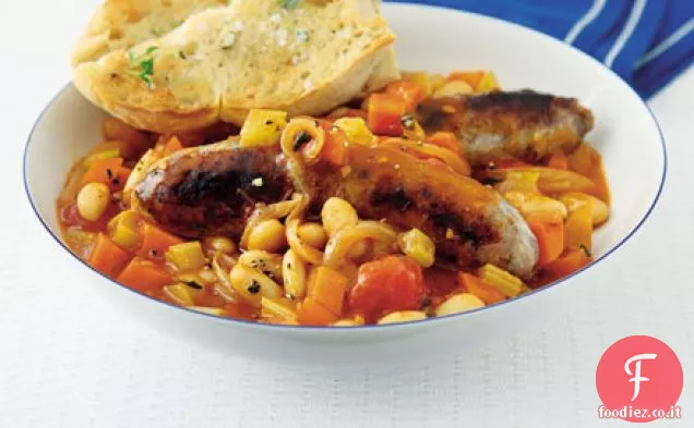 Casseruola di salsiccia con pane istantaneo all'aglio