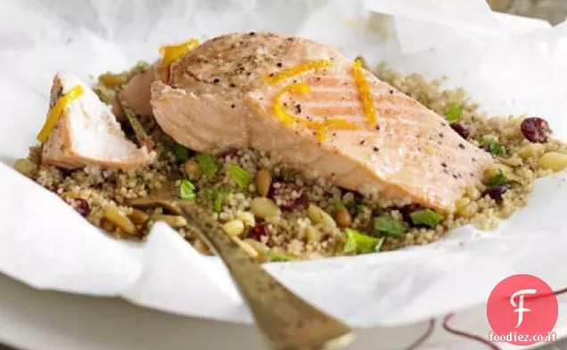 Pacchi di salmone, mirtillo e couscous