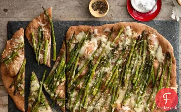 Pizza con Asparagi arrosto e Fontina