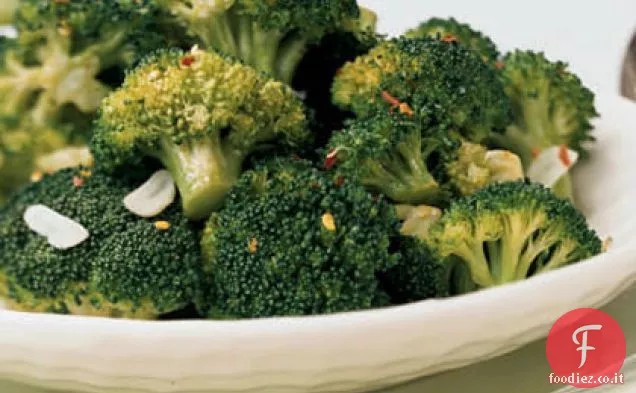Broccoli con fiocchi di pepe rosso e aglio tostato