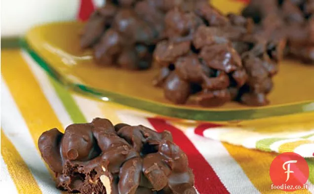 Grappoli di arachidi tripli ricoperti di cioccolato