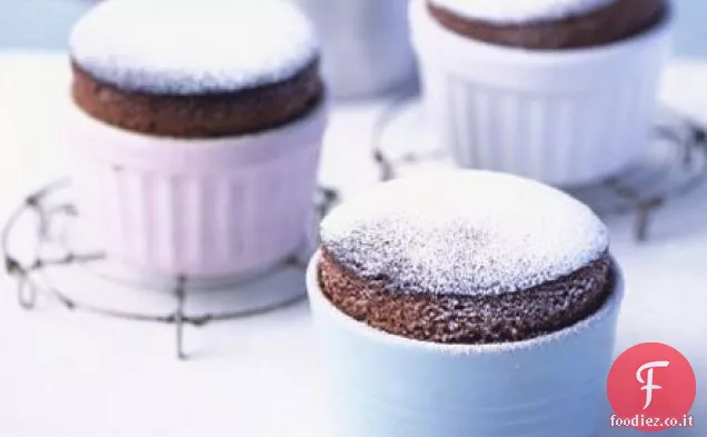 Soufflé di cioccolata calda con salsa di crema al cioccolato