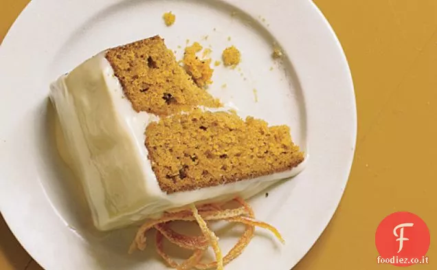 Torta a strati di spezie di zucca con glassa al caramello e crema di formaggio