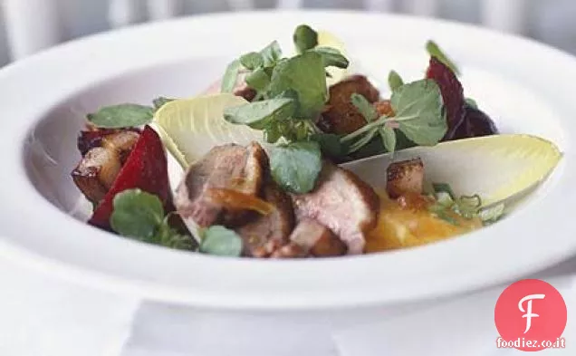 Insalata di anatra calda con salsa di noci e arancia