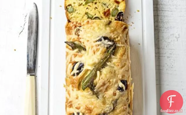 Asparagi, pomodori secchi e pagnotta di olive