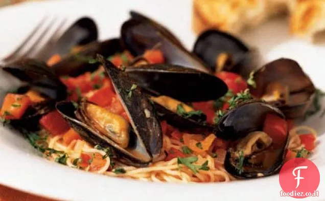 Pasta ai capelli d'angelo con Cozze e salsa al peperoncino