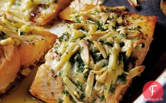 Salmone di Mary Cadogan con una crosta di formaggio crunch