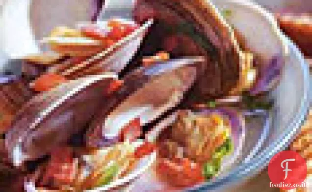 Vongole al vapore con prosciutto, peperone e basilico